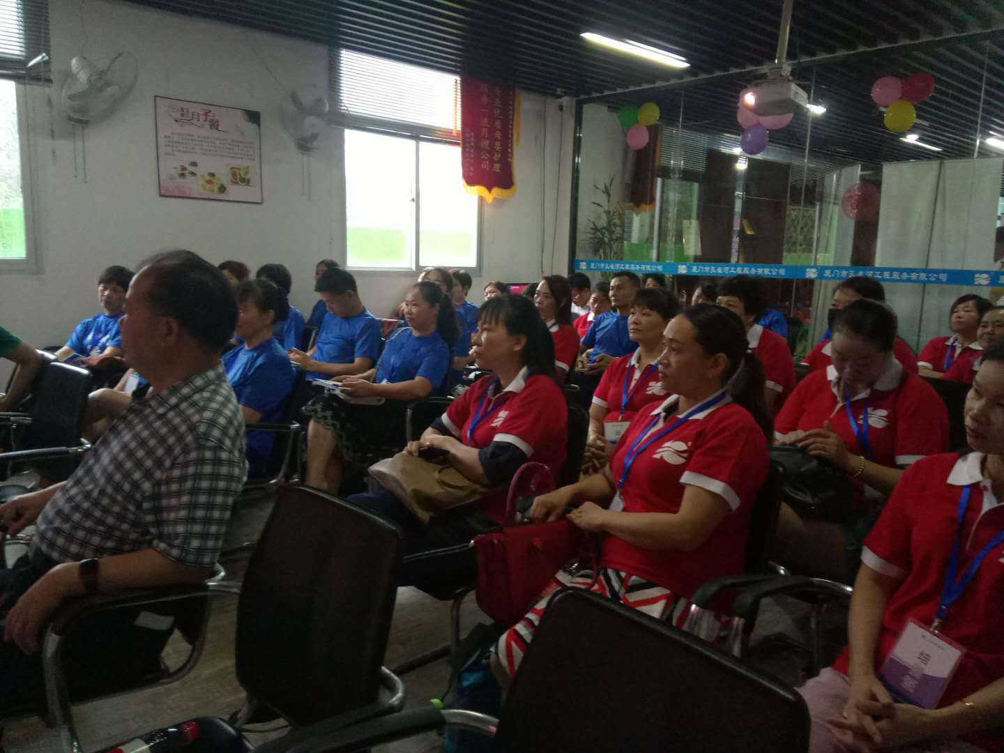 抓培訓(xùn)強內(nèi)功,孔雀河保姆月嫂藥膳師培訓(xùn)火熱進行中